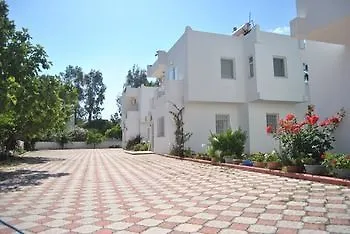 Hotel Lavinya *